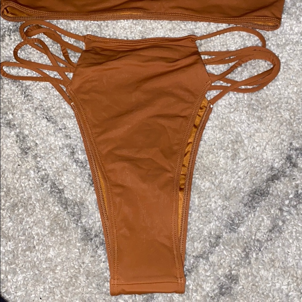 Bikini - Picture 4 of 5